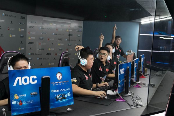 随着比赛进 随着比赛进